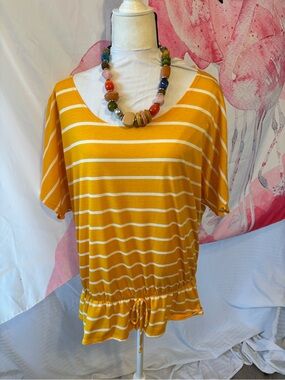 XL Women's Yellow Striped Short Sleeve Top + bonus necklace